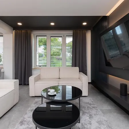 Апартаменты Lux With Jacuzzi & Balcony In By Renters