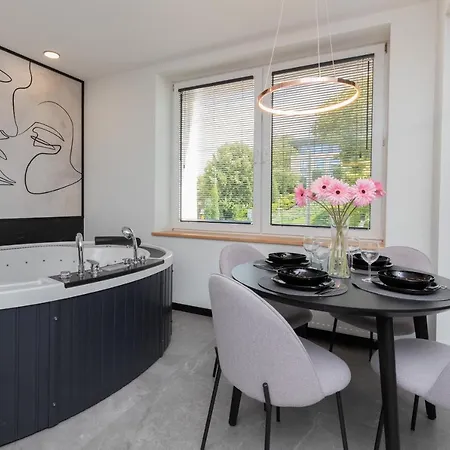 Апартаменты Lux With Jacuzzi & Balcony In By Renters Гдыня