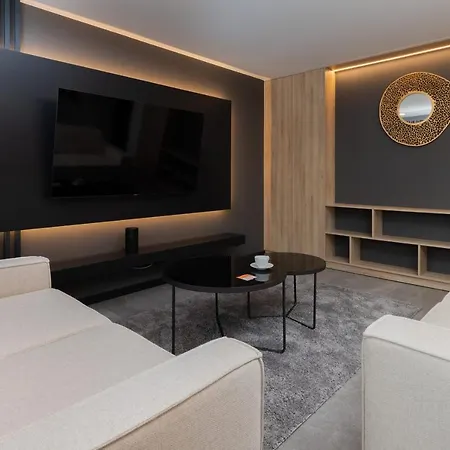 Апартаменты Lux With Jacuzzi & Balcony In By Renters *