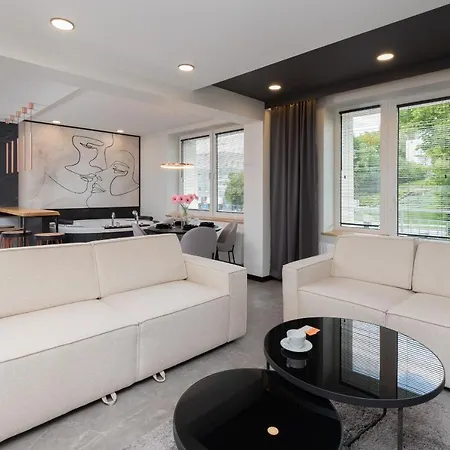 Апартаменты Lux With Jacuzzi & Balcony In By Renters Гдыня